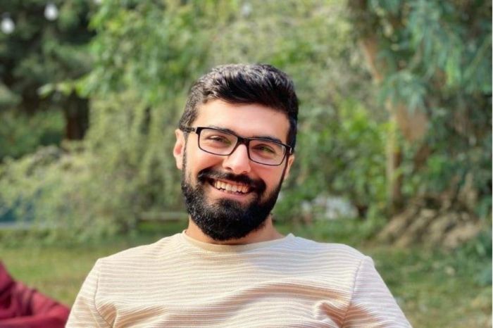 Biz hansı dənizin ləpədöyəni,  hansı çöldə yanan közsüz ocağıq?.. - Rəvan Cavidin yeni şeirləri Biz hansı dənizin ləpədöyəni,  hansı çöldə yanan közsüz ocağıq?.. - Rəvan Cavidin yeni şeirləri