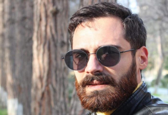 Uşaqlıqdan bizi qorxuda-qorxuda böyütdülər, bütün xoxanlara doğru qaçdıq... - Şeirlər. EMİNQUEY Uşaqlıqdan bizi qorxuda-qorxuda böyütdülər, bütün xoxanlara doğru qaçdıq... - Şeirlər. EMİNQUEY