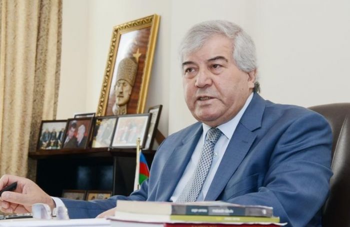 "Yazarı qorxuyla barışmış bir toplum ruhunu qeyb etmiş və dirənişini itirmişdir" - Xalq yazıçısı Sabir Rüstəmxanlı ilə müsahibə "Yazarı qorxuyla barışmış bir toplum ruhunu qeyb etmiş və dirənişini itirmişdir" - Xalq yazıçısı Sabir Rüstəmxanlı ilə müsahibə