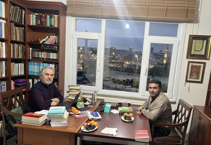 Füzuli internet əsrində yaşasaydı... - İskəndər Pala ilə Məhəmməd Füzulinin "Su" qəsidəsi haqqında söhbət... Füzuli internet əsrində yaşasaydı... - İskəndər Pala ilə Məhəmməd Füzulinin "Su" qəsidəsi haqqında söhbət...