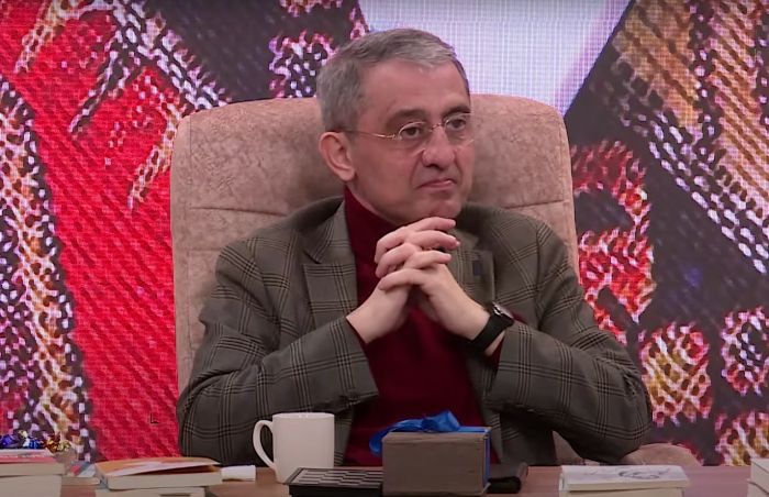 Ana Blandiananın "İndi mən sənə ibadət edirəm" kitabına son söz Ana Blandiananın "İndi mən sənə ibadət edirəm" kitabına son söz