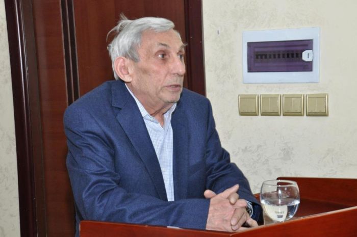 "Paris üçbucağı" romanı  haqqında düşüncələr - Cəlil Nağıyev yazır "Paris üçbucağı" romanı  haqqında düşüncələr - Cəlil Nağıyev yazır