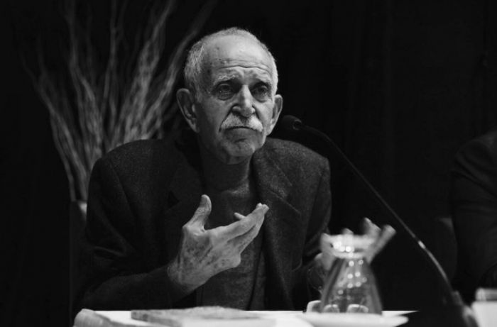 Gecə yarı göy üzündən günəş topla mənim üçün... - Ülkü Tamerin şeirləri Gecə yarı göy üzündən günəş topla mənim üçün... - Ülkü Tamerin şeirləri