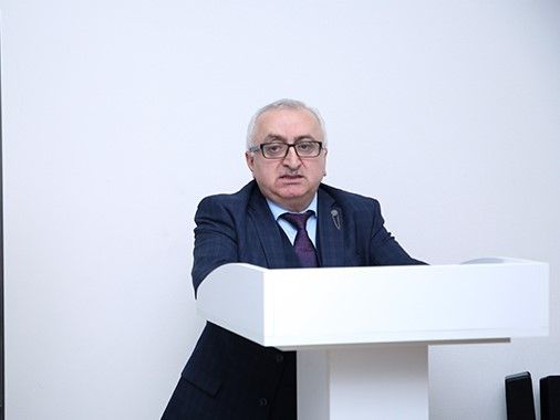 Ədəbiyyat İnstitutundan  görünən Füzuli - Ataəmi MİRZƏYEV Ədəbiyyat İnstitutundan  görünən Füzuli - Ataəmi MİRZƏYEV