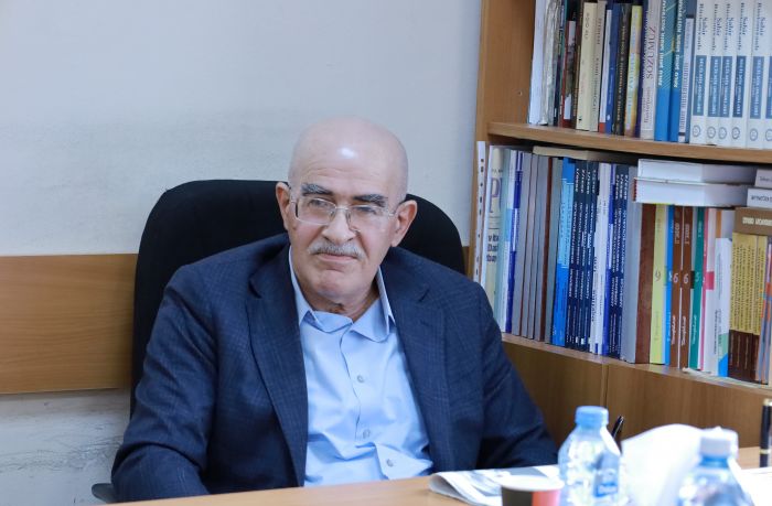 Yazıçı Anarın kədərli ironiyası Yazıçı Anarın kədərli ironiyası