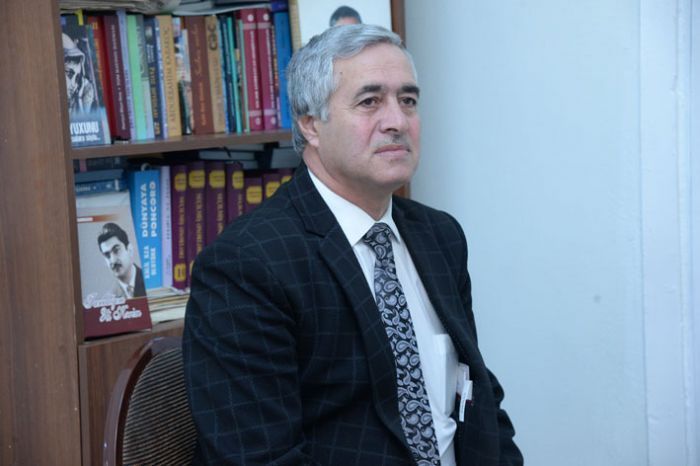 Rafael Hüseynov-70: Vaxtdan ucada - Sərvaz Hüseynoğlu yazır Rafael Hüseynov-70: Vaxtdan ucada - Sərvaz Hüseynoğlu yazır