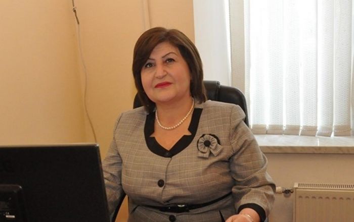 Elçin Hüseynbəylinin  günəşə nəğmə oxuyan hekayələri - Esmira İsmayılova yazır Elçin Hüseynbəylinin  günəşə nəğmə oxuyan hekayələri - Esmira İsmayılova yazır