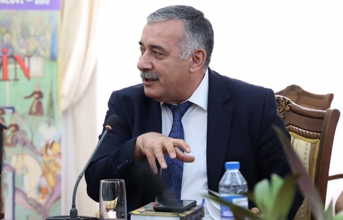 "Bən türkzəbandan iltifat eyləmə kəm" - Azər TURAN "Bən türkzəbandan iltifat eyləmə kəm" - Azər TURAN