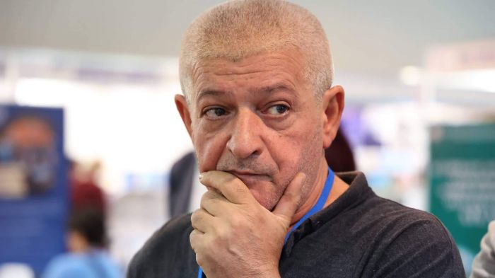 "Dünya səni qocaltdı, yaşıdın olsun deyə..." - Cavanşir YUSİFLİ "Dünya səni qocaltdı, yaşıdın olsun deyə..." - Cavanşir YUSİFLİ