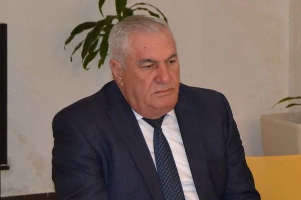 Yağışda dayanacaqdakı qadın - Novruz Nəcəfoğlunun hekayəsi Yağışda dayanacaqdakı qadın - Novruz Nəcəfoğlunun hekayəsi