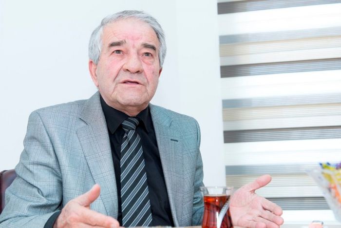 Şairin leşi – kasıbın bəxti, yaltaq quzu və barışıq - Seyran Səxavətin hekayəsi Şairin leşi – kasıbın bəxti, yaltaq quzu və barışıq - Seyran Səxavətin hekayəsi