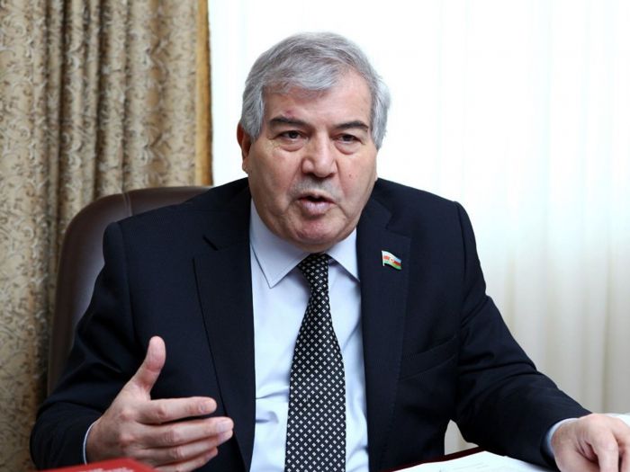 "Ədəbi portretlər" silsiləsindən:  Həsən Əzizoğlu Həsənov - Sabir Rüstəmxanlı yazır "Ədəbi portretlər" silsiləsindən:  Həsən Əzizoğlu Həsənov - Sabir Rüstəmxanlı yazır