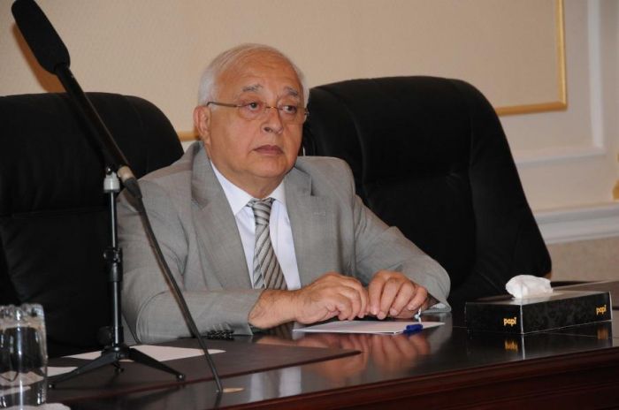 Qarğaların xoru - Xalq yazıçısı Elçinin yeni hekayəsi Qarğaların xoru - Xalq yazıçısı Elçinin yeni hekayəsi