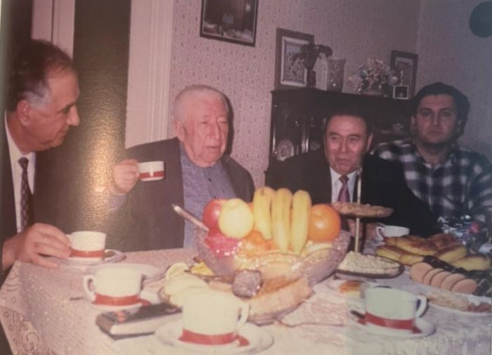 "Nəbi Xəzri mənim üçün  böyük şair, dəyərli insan, əziz dost idi!" - Hidayətlə müsahibə "Nəbi Xəzri mənim üçün  böyük şair, dəyərli insan, əziz dost idi!" - Hidayətlə müsahibə