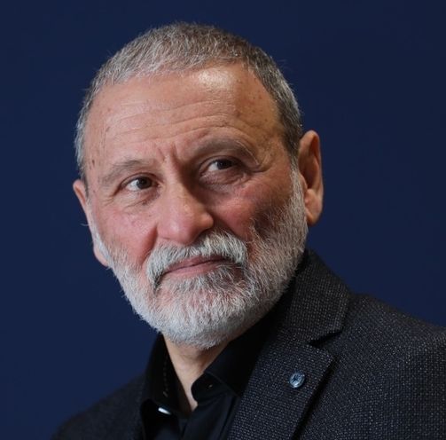 Gülüş akademiyasının qarğaları və yaxud ustad turp - Aydın TALIBZADƏ Gülüş akademiyasının qarğaları və yaxud ustad turp - Aydın TALIBZADƏ