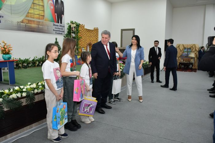 "Məktəb, elm və ədəbiyyat" mövzusunda konfrans, yaxud Siyəzəndə kitab bayramı "Məktəb, elm və ədəbiyyat" mövzusunda konfrans, yaxud Siyəzəndə kitab bayramı