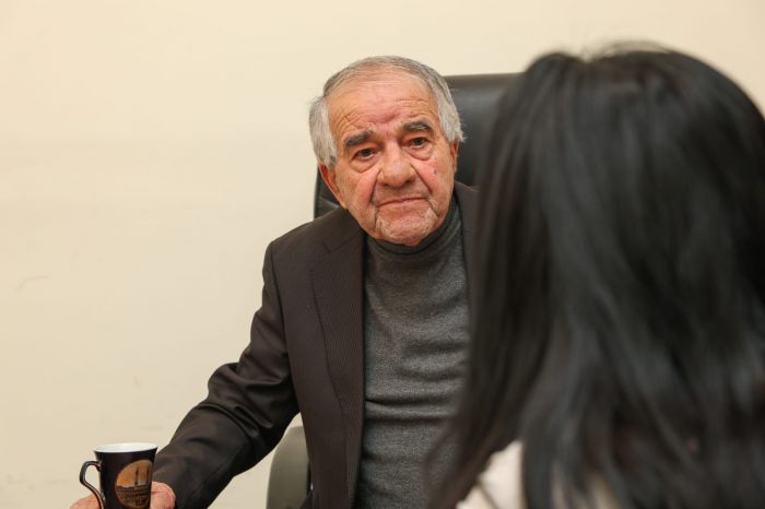 Seyran Səxavət: "Kaş bütün bəşəriyyət qəbiristanlıqla üzbəüz doğulardı..." Seyran Səxavət: "Kaş bütün bəşəriyyət qəbiristanlıqla üzbəüz doğulardı..."