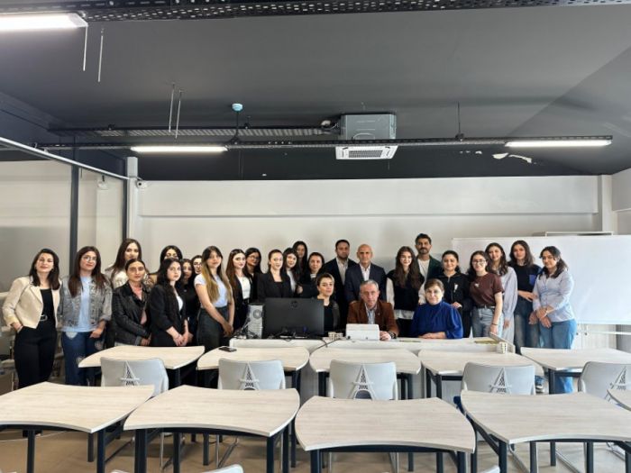 "Rus şeirində iki səs...” – Xəzər Universitetində Səlim Babullaoğlunun seminarı
