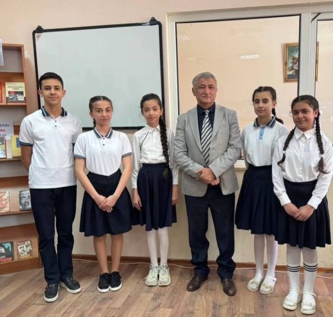 Tanınmış şair Qəşəm Nəcəfzadə ilə görüş keçirilib