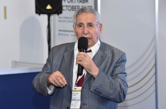 İllərin sınağından çıxan ilk və yeganə dərslik haqqında düşüncələrim - Qəzənfər PAŞAYEV İllərin sınağından çıxan ilk və yeganə dərslik haqqında düşüncələrim - Qəzənfər PAŞAYEV