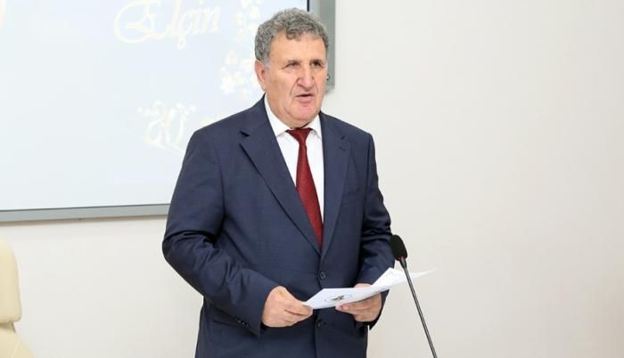 Ədəbiyyat nəzəriyyəçiliyindən akademizmə - İsa HƏBİBBƏYLİ