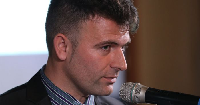 "Cavabsız suallar bizi daha çox insan edir" - Jeton Kelmendi ilə ədəbi müsahibə