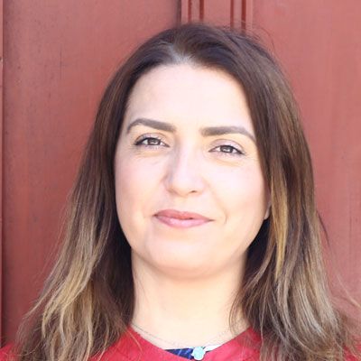 "Şair, yanan bir dünyanın içində yanmağı seçən insandır" - tanınmış türk şairəsi Nurduran Dumanla müsahibə