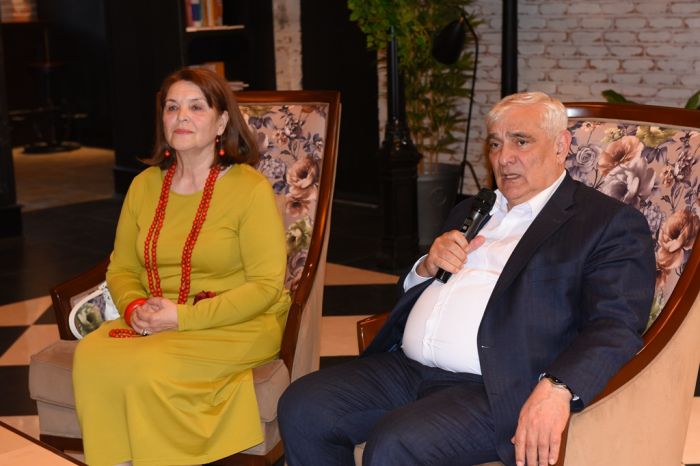 Kamal Abdulla: mətnin mətn daxilində möcüzələri - Lyudmila Bejenaru