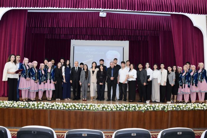 Sumqayıt Dövlət Universitetində Xalq şairi Bəxtiyar Vahabzadənin 100 illik yubileyi qeyd olunub Sumqayıt Dövlət Universitetində Xalq şairi Bəxtiyar Vahabzadənin 100 illik yubileyi qeyd olunub