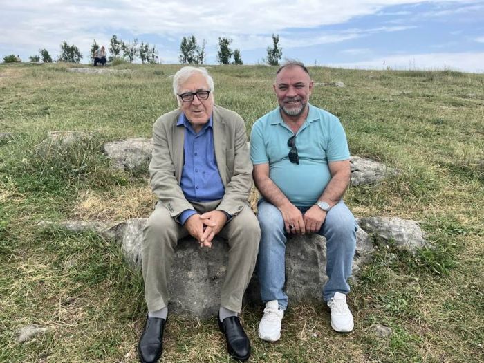 Qatardan Qalan Adam Ya Da Yeni Asrın Yalnızları - İmdat AVŞAR Qatardan Qalan Adam Ya Da Yeni Asrın Yalnızları - İmdat AVŞAR