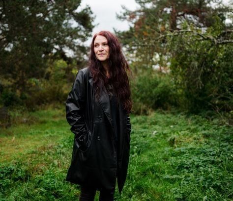 Yer altında (Hekayə) - Merethe LİNDSTROM