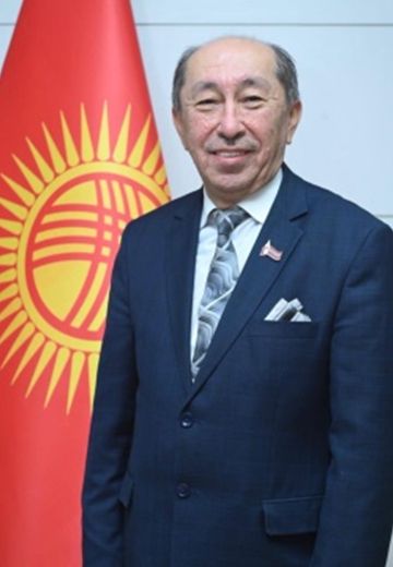 "Qeyri-səlis teatrı" səhnənin yeni optikası kimi - Bekijan AXMEDOV