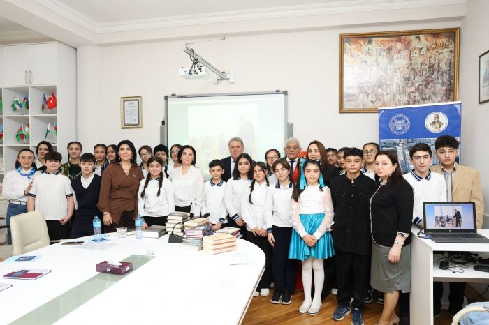 AMEA-da "Uşaq ədəbiyyatında ana dili məsələsi" mövzusunda tədbir keçirilib