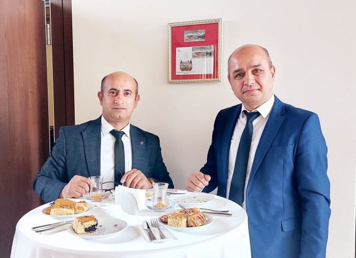 Dostlar əsri yarılayır - Elxan YURDOĞLU