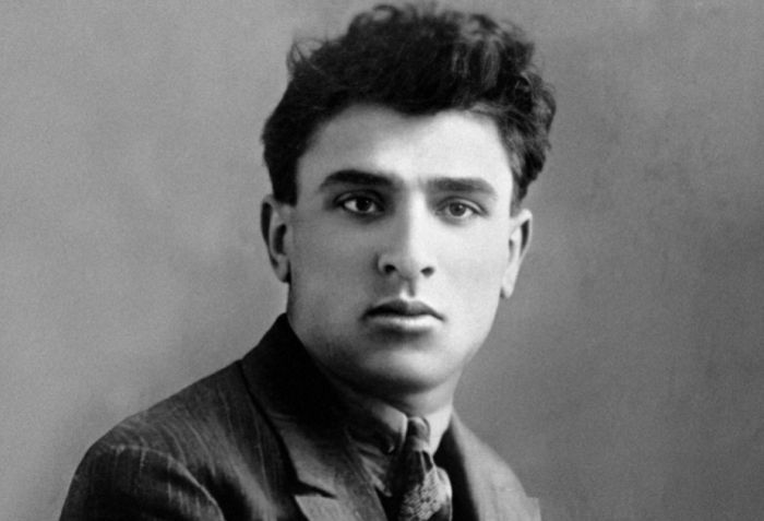 Müşfiqin ilk mətbu şeirinin 100 ili - Safurə QULİYEVA
