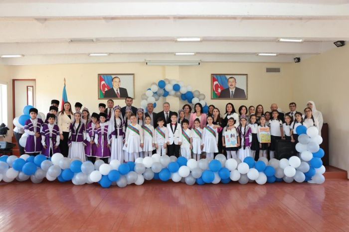Məktəbdə yanan işıq: kitabın, elmin və ədəbiyyatın görüş yeri