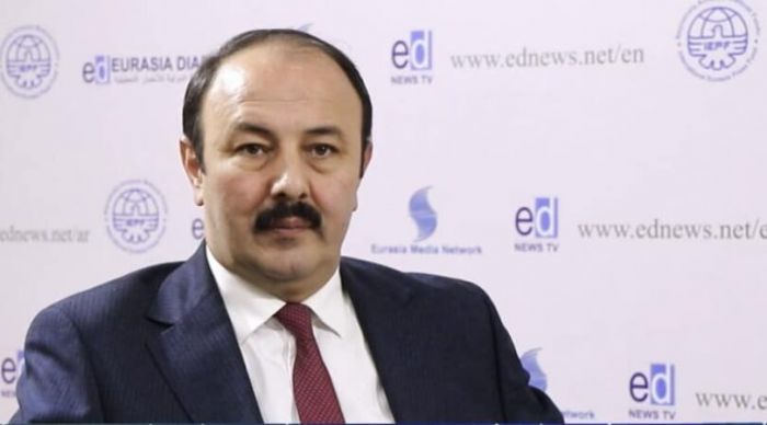 Özündən çıxa bilməyən insan... - Əkbər QOŞALI