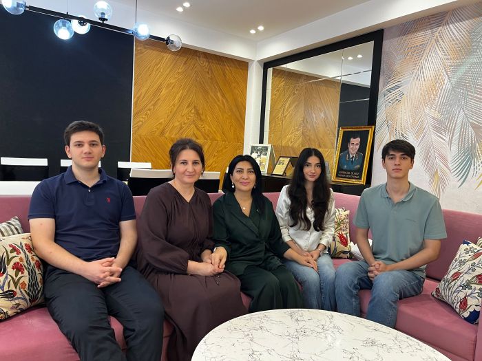 Deputat Elnarə Akimova, şəhid general-mayor Polad Həşimovun ailəsini ziyarət edib