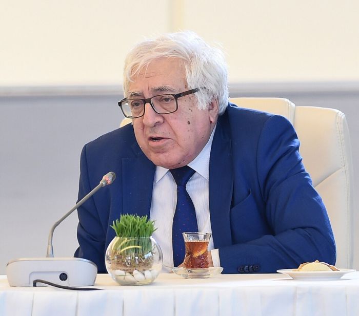“Yazıçı şöhrət üçün yazmamalıdır, onun insanlara deyəcək sözü olmalıdır” – MÜSAHİBƏ – ANAR “Yazıçı şöhrət üçün yazmamalıdır, onun insanlara deyəcək sözü olmalıdır” – MÜSAHİBƏ – ANAR